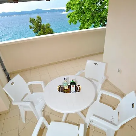 아파트 Riva With Sea View 자다르