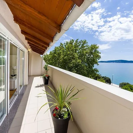 Riva With Sea View 아파트