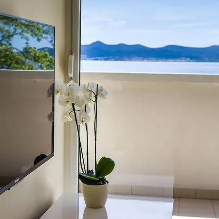 아파트 Riva With Sea View 자다르